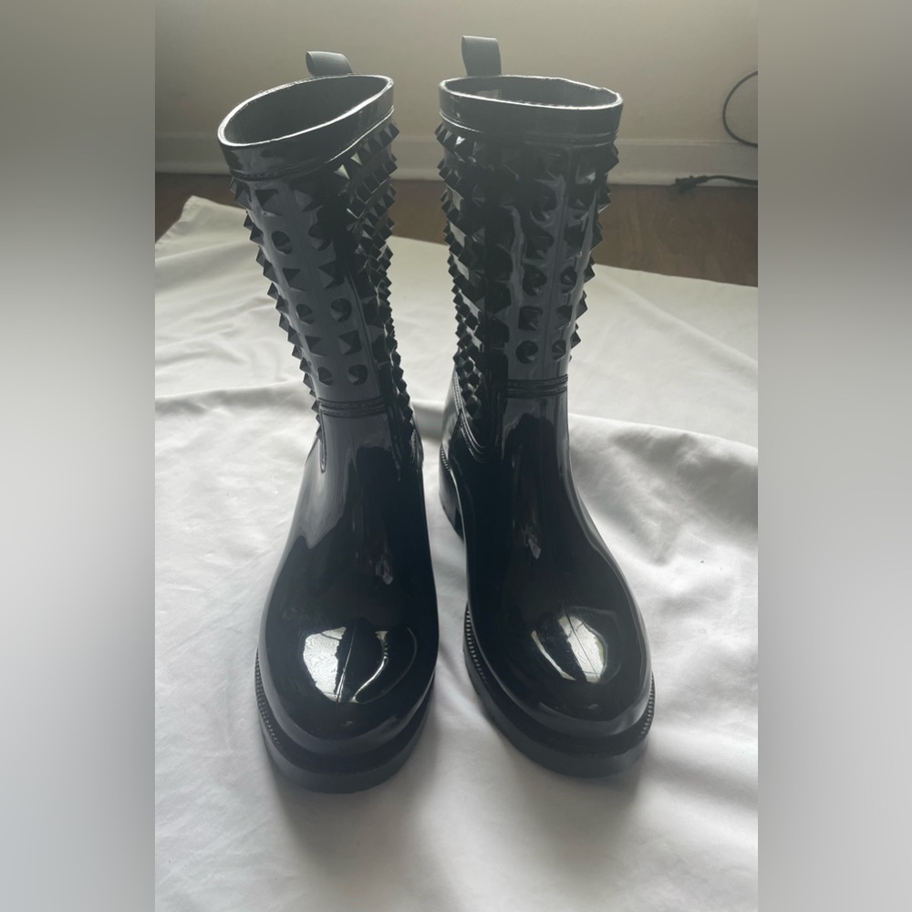 Rain boots.  Black size 10 but run small for more like size 9.